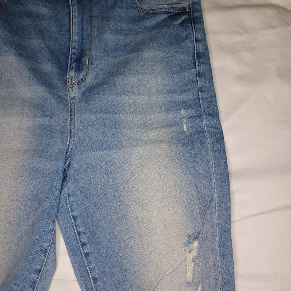 American Eagle Next level stretch Curvy Highest rise distressed Jegging - Picture 3 of 14